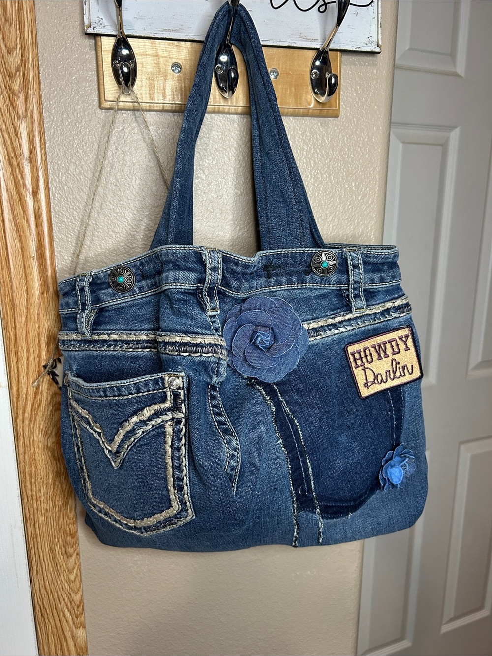 HANDMADE Upcycled Denim Shoulder Bag "The Buckoff" - Picture 4 of 7